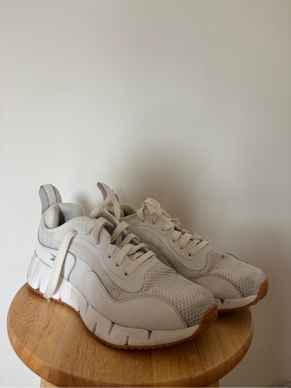 Reebok Galaxy 1 Women’s Sneakers White Beige Gum Sole Size 7.5